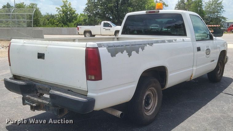 image for item EJ8021 1994 Chevrolet  C1500 pickup truck