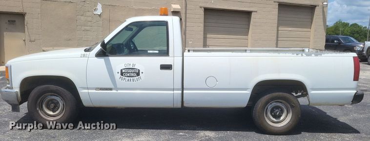 image for item EJ8021 1994 Chevrolet  C1500 pickup truck