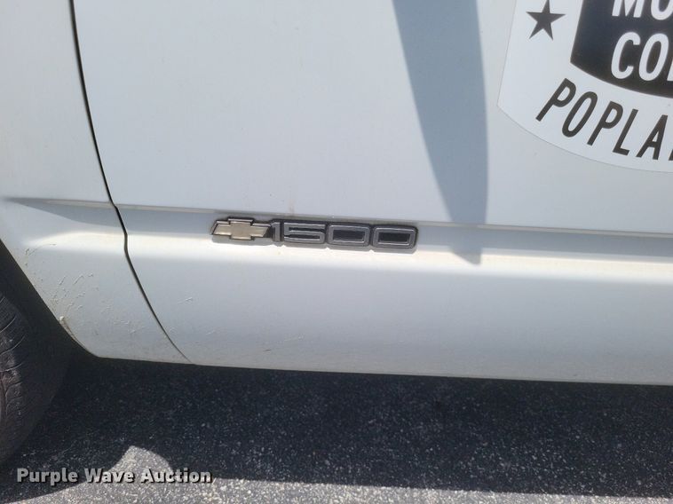 image for item EJ8021 1994 Chevrolet  C1500 pickup truck