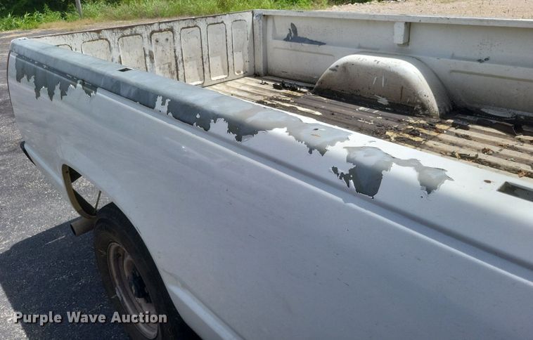 image for item EJ8021 1994 Chevrolet  C1500 pickup truck