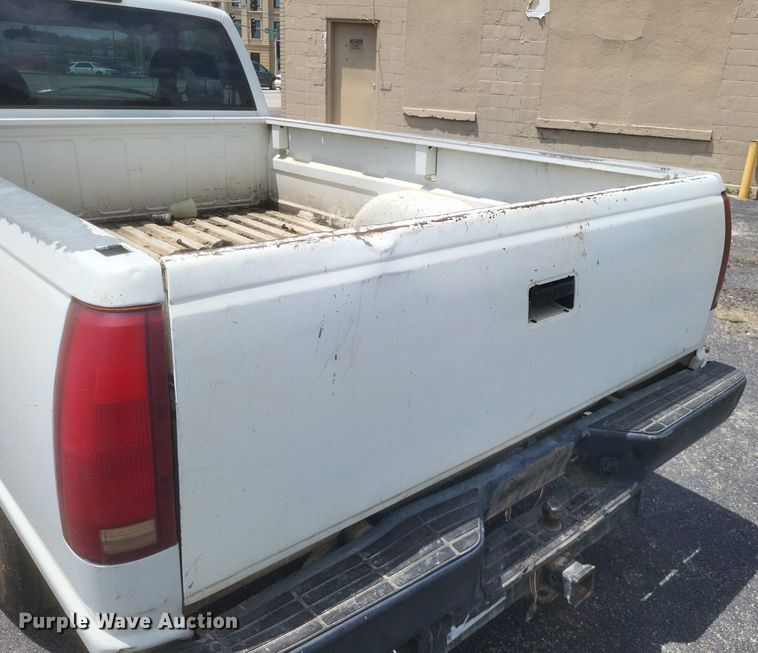 image for item EJ8021 1994 Chevrolet  C1500 pickup truck