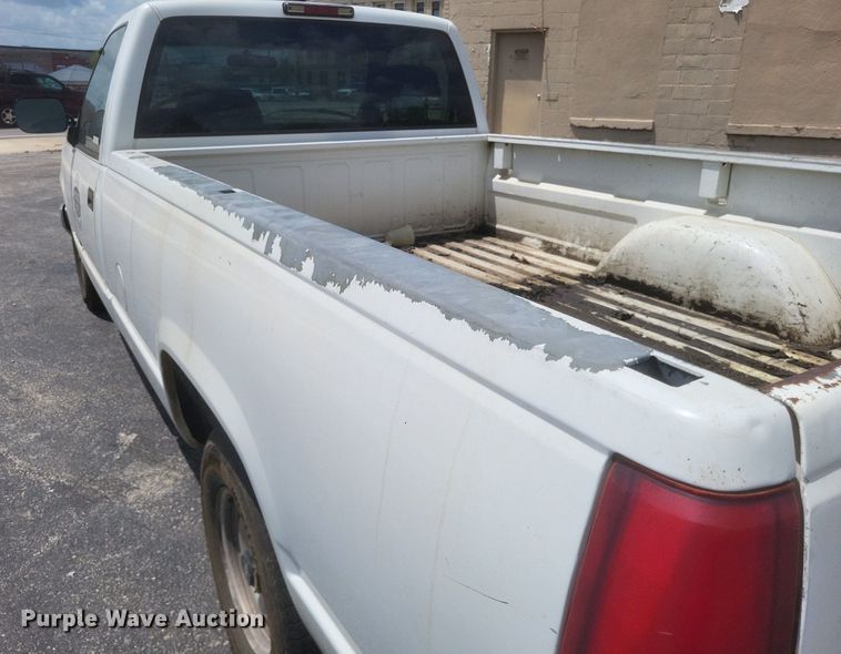 image for item EJ8021 1994 Chevrolet  C1500 pickup truck