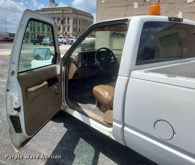 image for item EJ8021 1994 Chevrolet  C1500 pickup truck