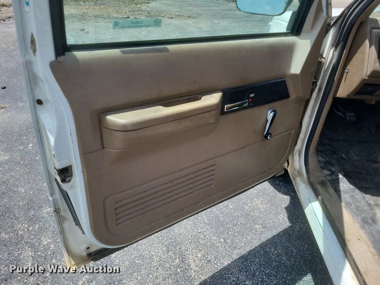 image for item EJ8021 1994 Chevrolet  C1500 pickup truck