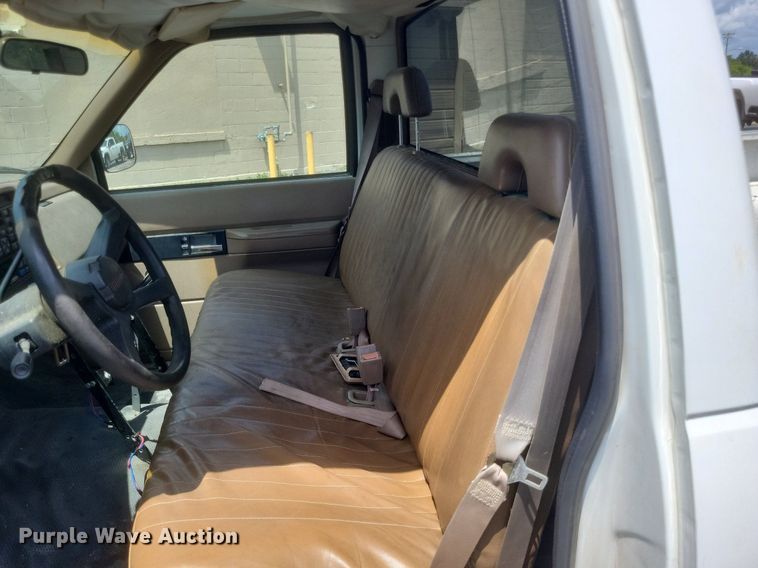 image for item EJ8021 1994 Chevrolet  C1500 pickup truck