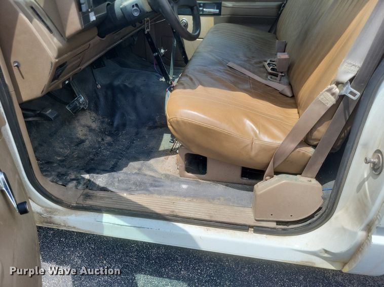 image for item EJ8021 1994 Chevrolet  C1500 pickup truck