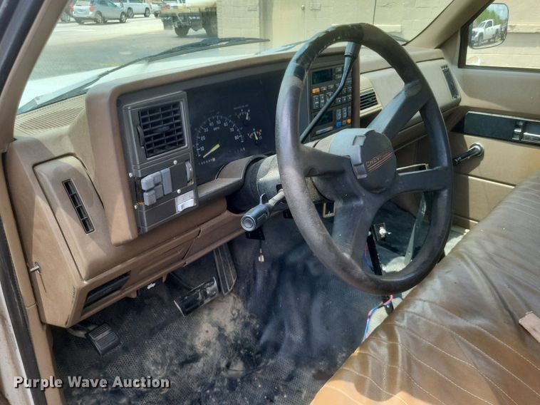 image for item EJ8021 1994 Chevrolet  C1500 pickup truck