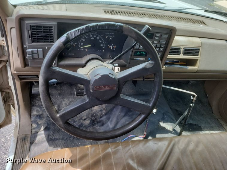 image for item EJ8021 1994 Chevrolet  C1500 pickup truck