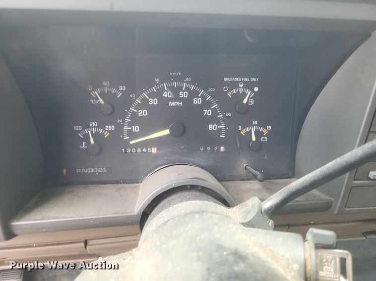 image for item EJ8021 1994 Chevrolet  C1500 pickup truck