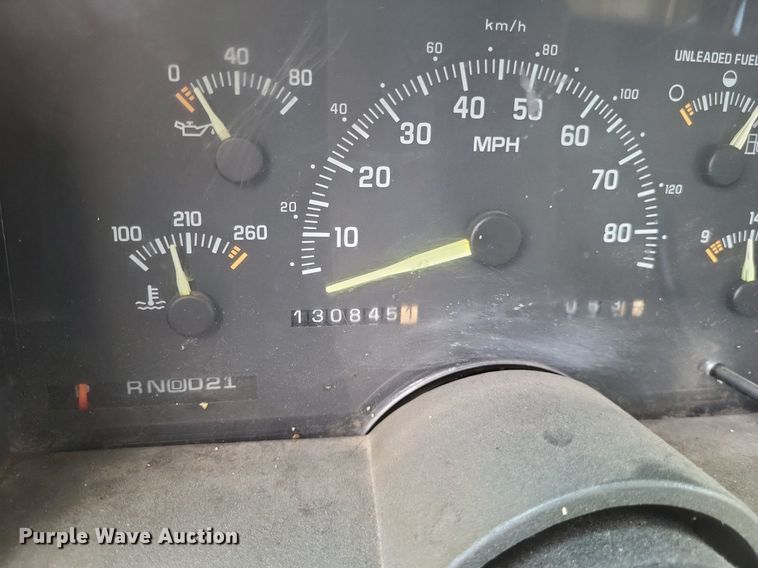 image for item EJ8021 1994 Chevrolet  C1500 pickup truck