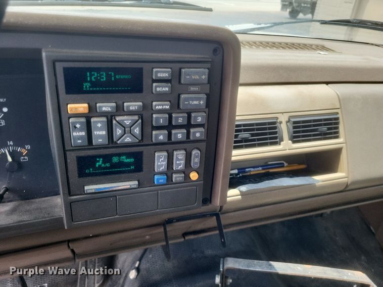 image for item EJ8021 1994 Chevrolet  C1500 pickup truck