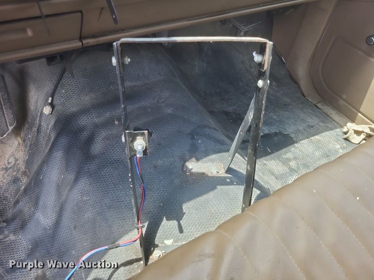 image for item EJ8021 1994 Chevrolet  C1500 pickup truck