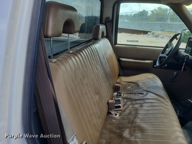 image for item EJ8021 1994 Chevrolet  C1500 pickup truck