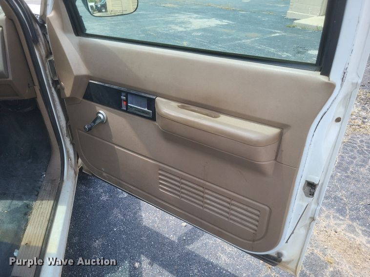 image for item EJ8021 1994 Chevrolet  C1500 pickup truck