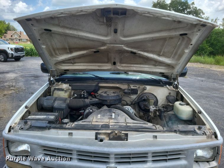 image for item EJ8021 1994 Chevrolet  C1500 pickup truck