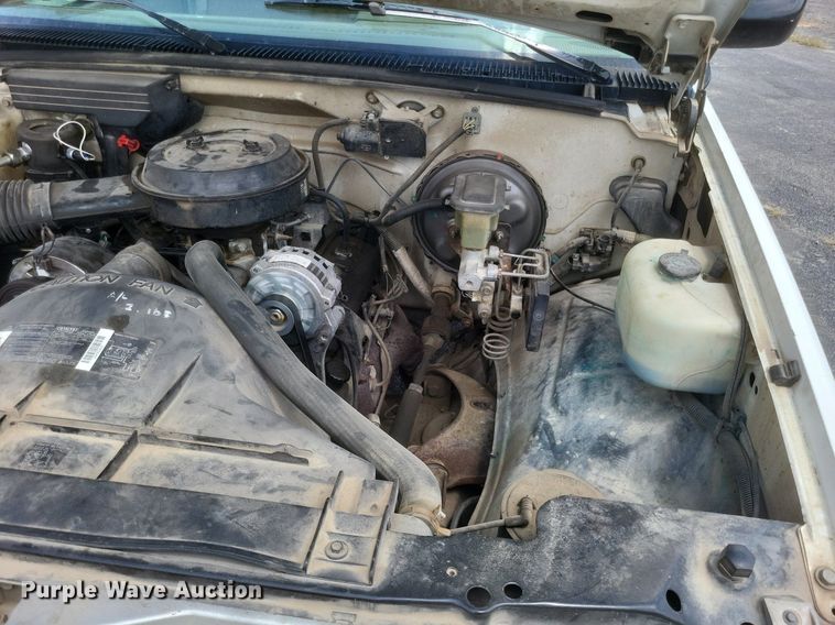 image for item EJ8021 1994 Chevrolet  C1500 pickup truck