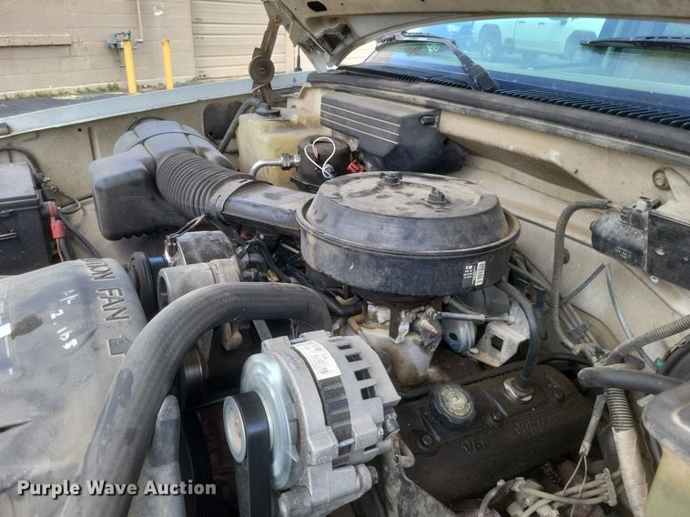 image for item EJ8021 1994 Chevrolet  C1500 pickup truck