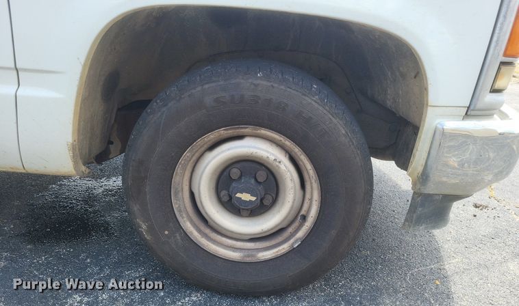image for item EJ8021 1994 Chevrolet  C1500 pickup truck