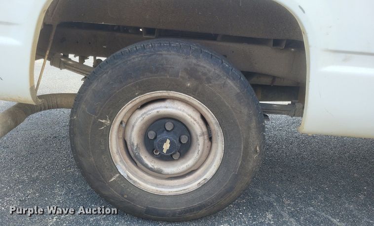 image for item EJ8021 1994 Chevrolet  C1500 pickup truck