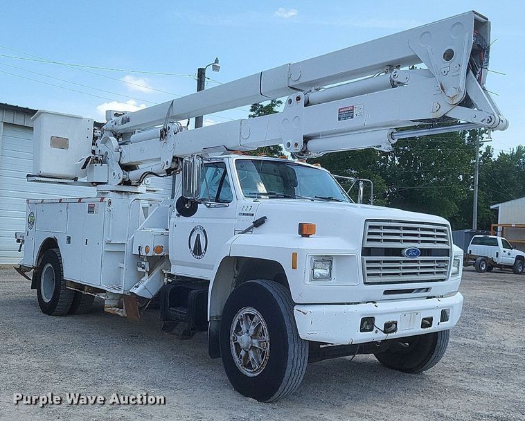 image for item EJ8023 1990 Ford  bucket truck