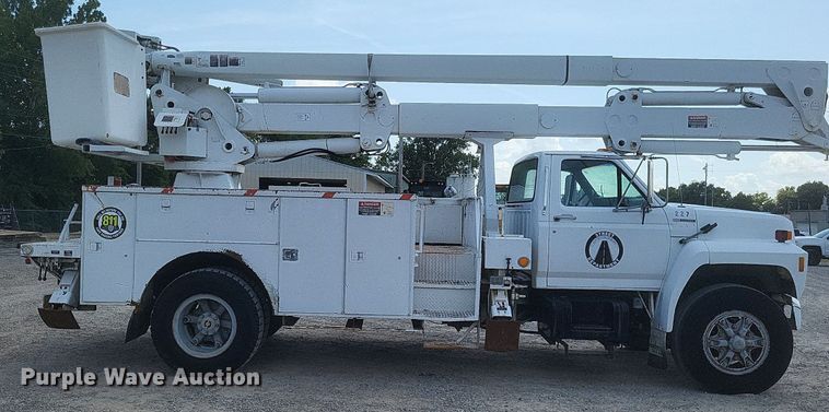 image for item EJ8023 1990 Ford  bucket truck