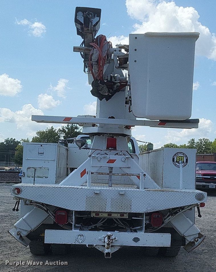 image for item EJ8023 1990 Ford  bucket truck