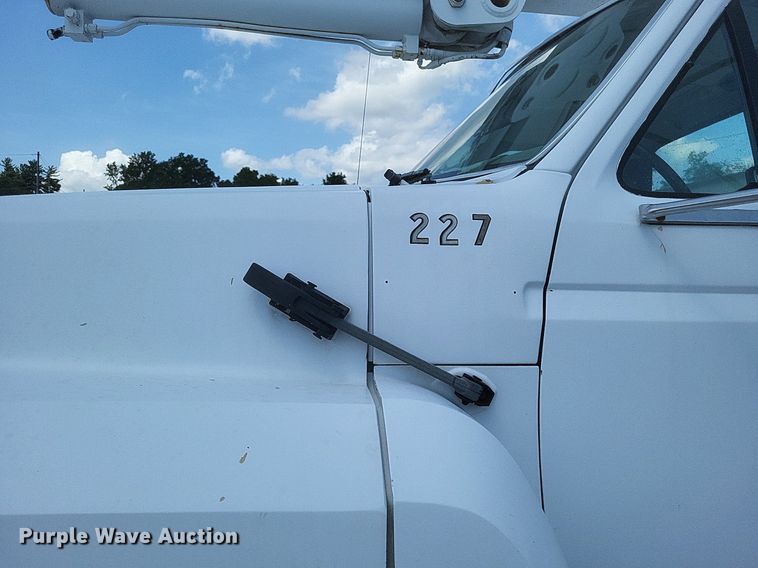 image for item EJ8023 1990 Ford  bucket truck