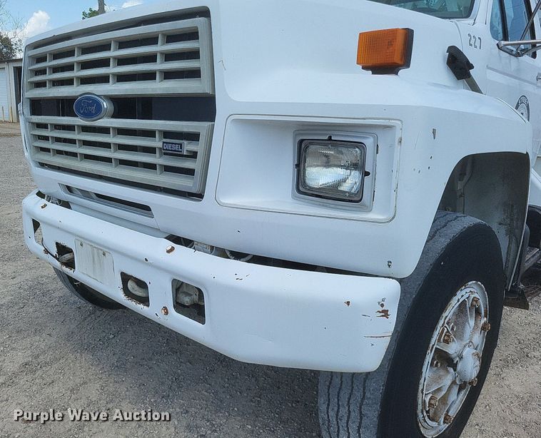 image for item EJ8023 1990 Ford  bucket truck