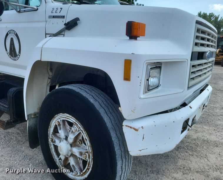 image for item EJ8023 1990 Ford  bucket truck