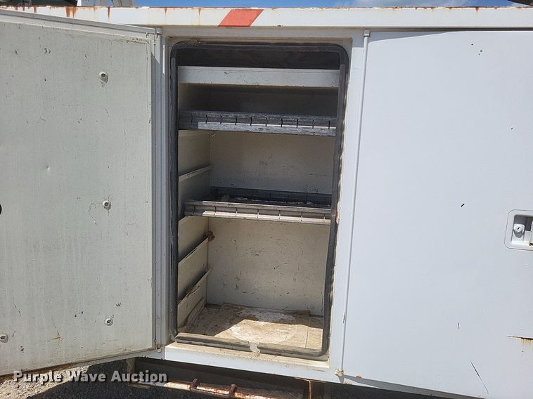 image for item EJ8023 1990 Ford  bucket truck