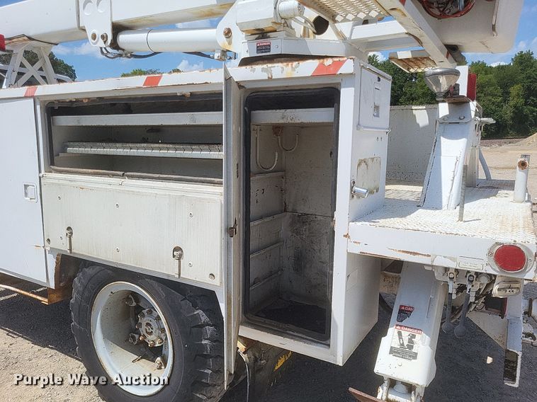 image for item EJ8023 1990 Ford  bucket truck