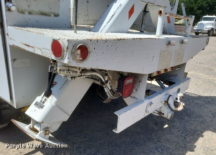 image for item EJ8023 1990 Ford  bucket truck