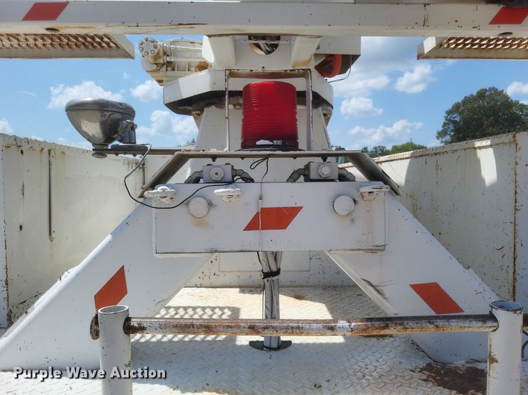 image for item EJ8023 1990 Ford  bucket truck