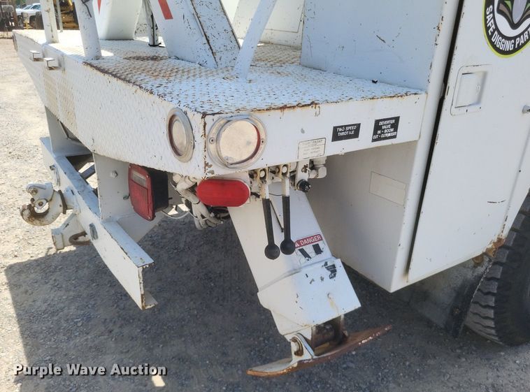 image for item EJ8023 1990 Ford  bucket truck
