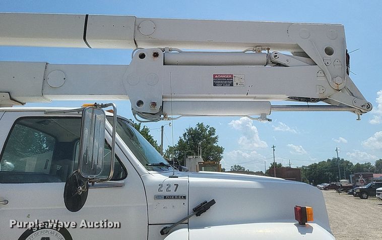 image for item EJ8023 1990 Ford  bucket truck