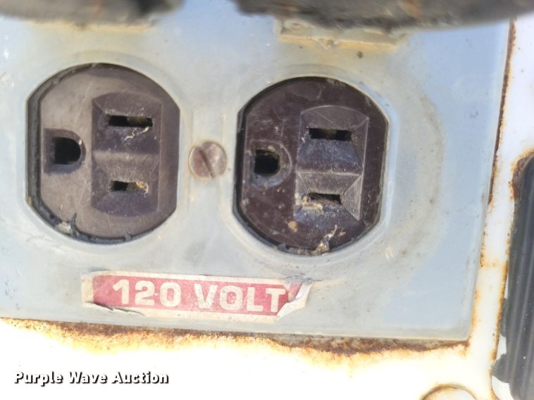 image for item EJ8023 1990 Ford  bucket truck