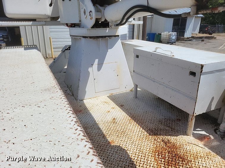 image for item EJ8023 1990 Ford  bucket truck