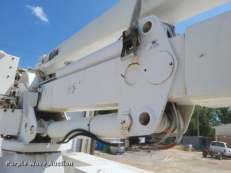 image for item EJ8023 1990 Ford  bucket truck