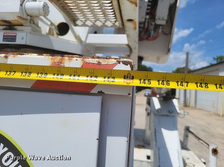 image for item EJ8023 1990 Ford  bucket truck