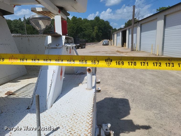 image for item EJ8023 1990 Ford  bucket truck