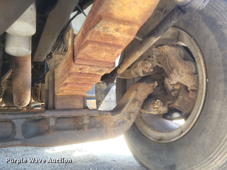 image for item EJ8023 1990 Ford  bucket truck