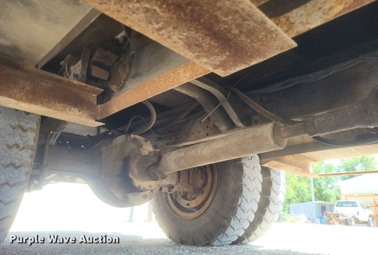 image for item EJ8023 1990 Ford  bucket truck