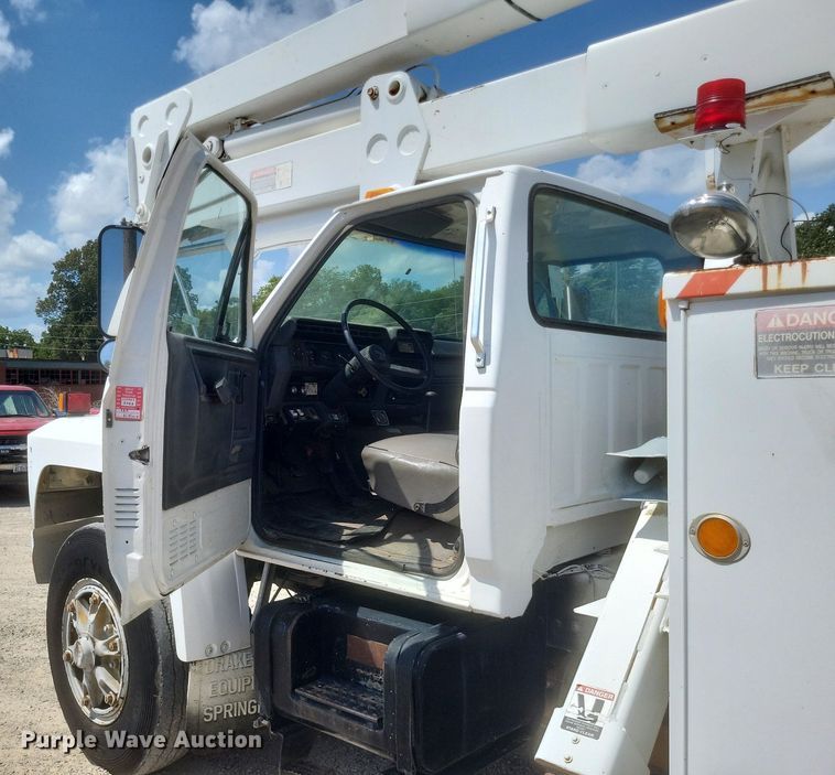 image for item EJ8023 1990 Ford  bucket truck
