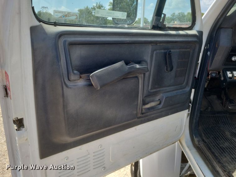 image for item EJ8023 1990 Ford  bucket truck