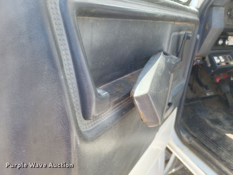 image for item EJ8023 1990 Ford  bucket truck