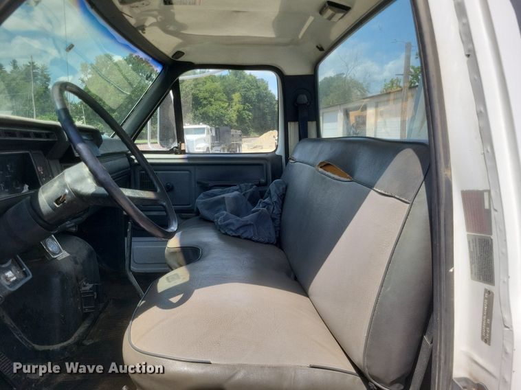 image for item EJ8023 1990 Ford  bucket truck