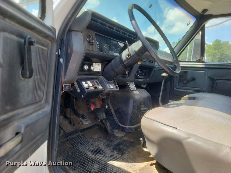 image for item EJ8023 1990 Ford  bucket truck