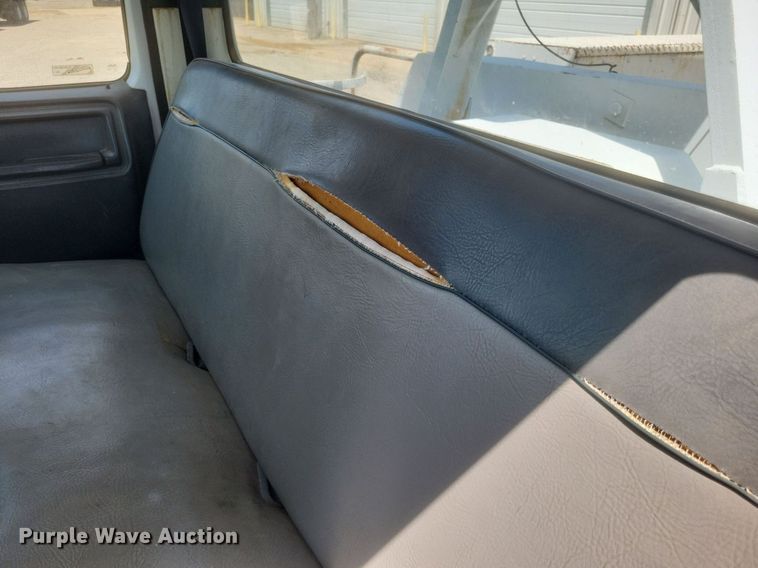 image for item EJ8023 1990 Ford  bucket truck