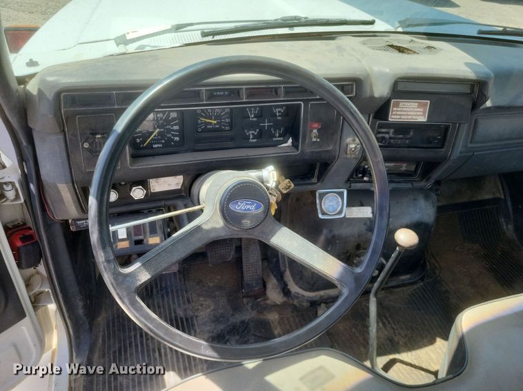 image for item EJ8023 1990 Ford  bucket truck