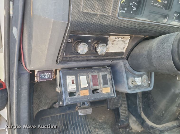 image for item EJ8023 1990 Ford  bucket truck